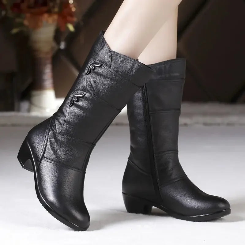 Bota Lucerne™ Forro Térmico e Zíper Lateral / Para Mulheres que Sofrem com o Frio e Não Abrem Mão da Elegância!