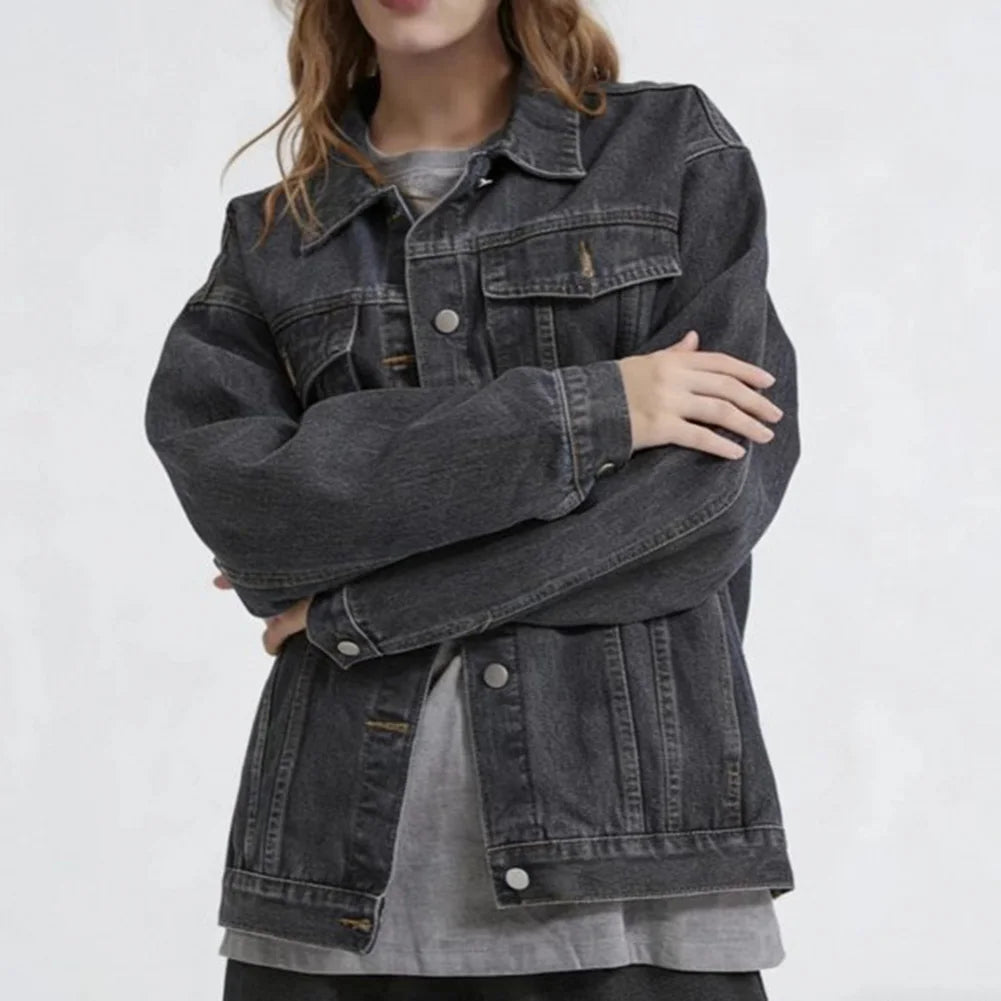 Jaqueta Jeans Carlina™ com Modelagem Oversized e Costuras Marcantes / O Charme do Jeans Clássico em Uma Versão Moderna