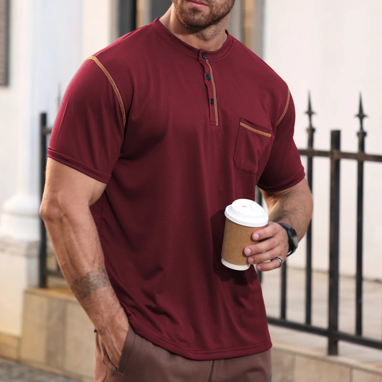 Camiseta Casual Torvani™ com Gola Padre e Acabamento Contrastante / Fácil de Combinar do Jeans à Alfaiataria