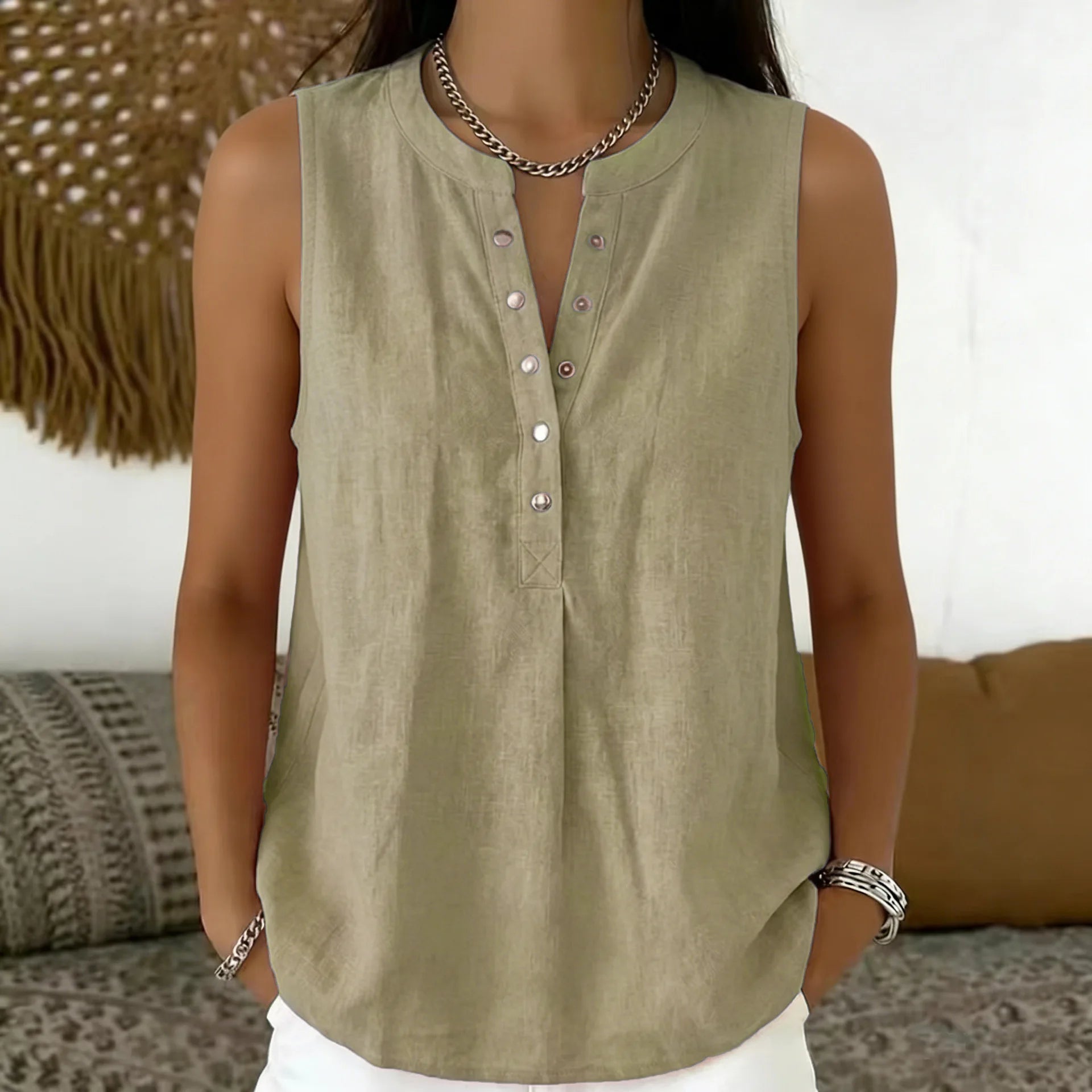 Blusa Larissa™ com Gola Redonda, Abotoamento Frontal e Modelagem Sem Mangas / Versátil Para Diferentes Looks
