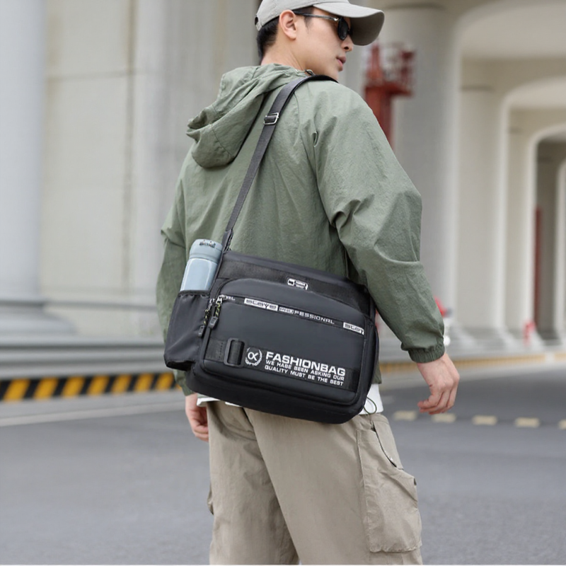 Bolsa Transversal Montrek™ com Múltiplos Compartimentos e Tecido de Nylon Resistente à Água