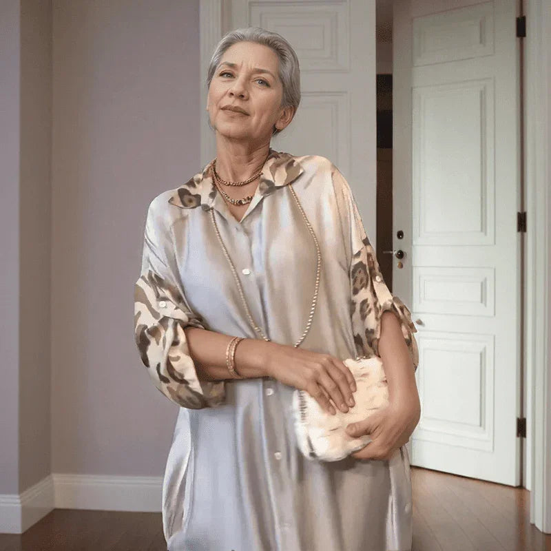 Vestido Savina™ com Detalhes Leopard Print e Corte Longilíneo / Para Quem Usa a Moda como Expressão!