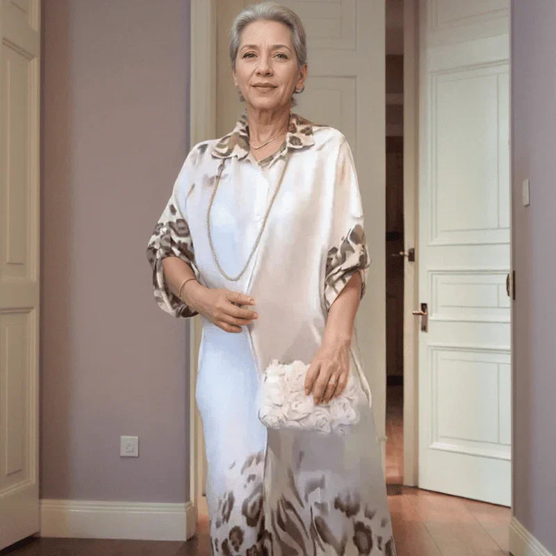 Vestido Savina™ com Detalhes Leopard Print e Corte Longilíneo / Para Quem Usa a Moda como Expressão!