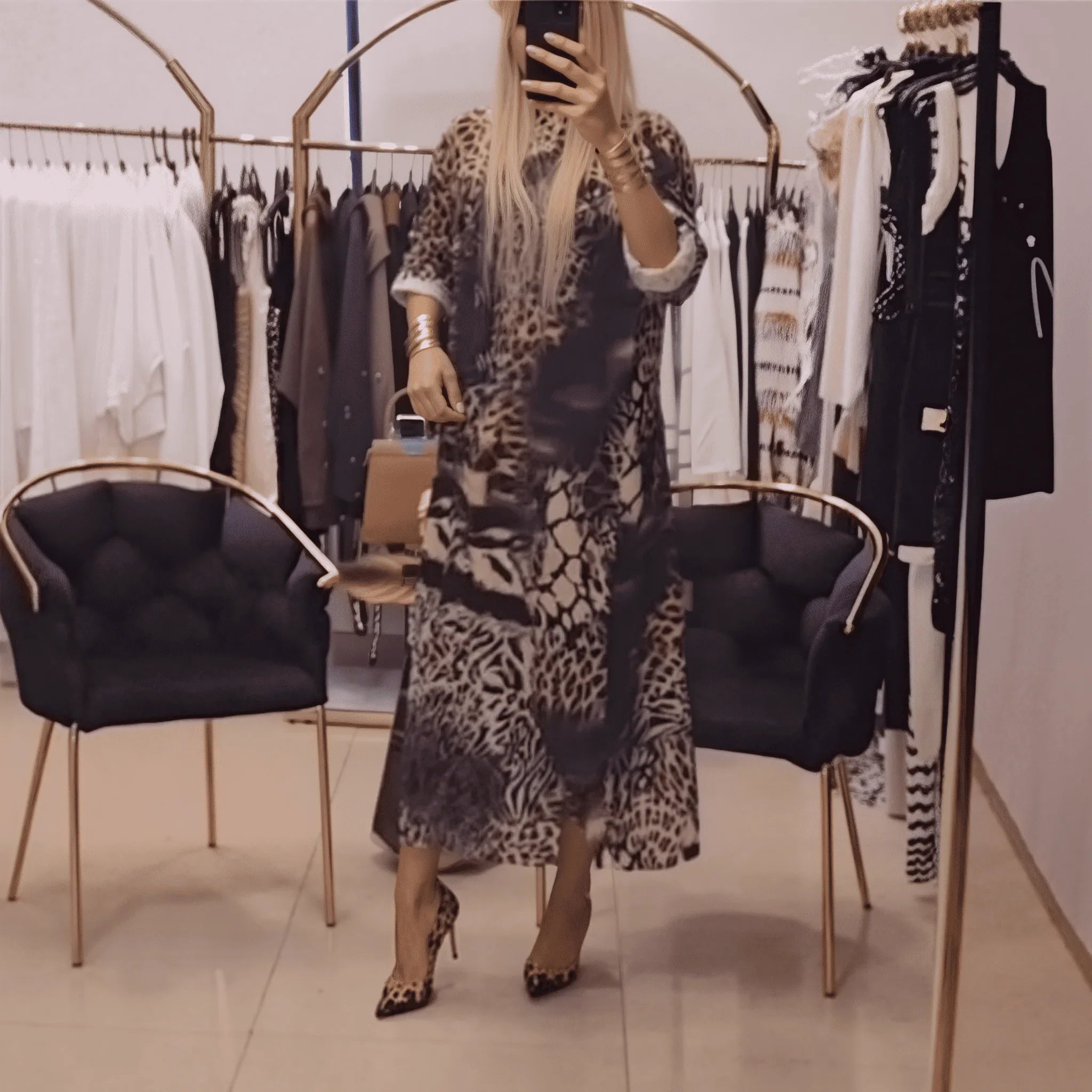Vestido Jaguarina™ com Estampa Animal Print e Caimento Nobre / Poder e Elegância em Cada Movimento!
