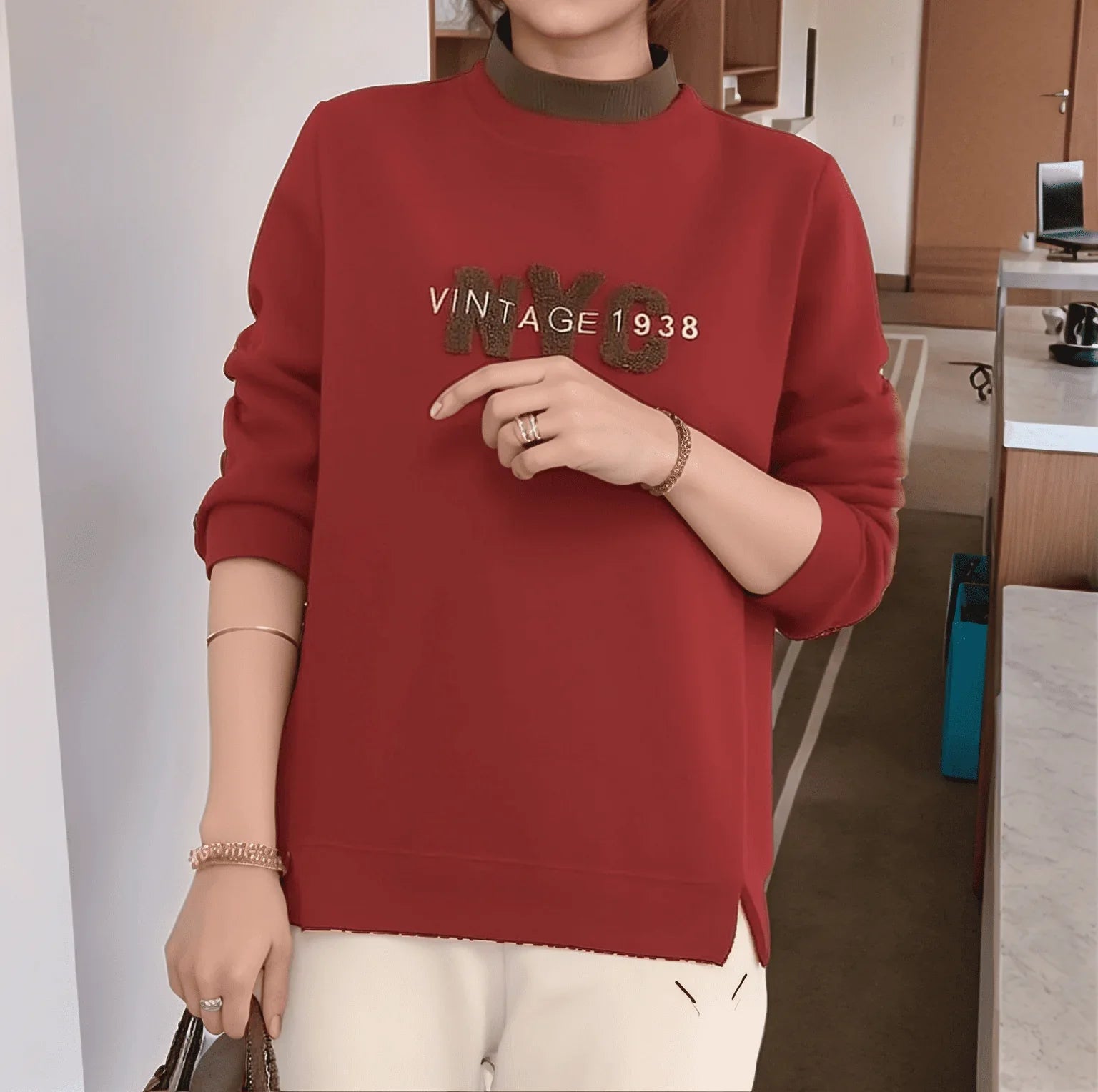 Blusa Central Park™ Em Moletinho Premium com Estilo Vintage Bordado / Quentinha, Leve e Cheia de Atitude!