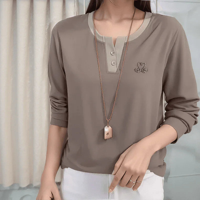 [COMPRE 1 E LEVE 3] Blusa Alícia™ em Moletinho Suave com Bordado Delicado / Conforto Chique e Toque de Elegância no Seu Dia a Dia!