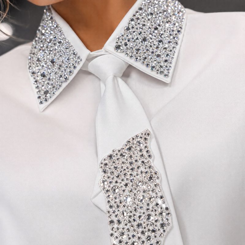 Camisa Louise™ Manga Longa com Gravata e Gola Detalhada com Pedrarias Brilhantes