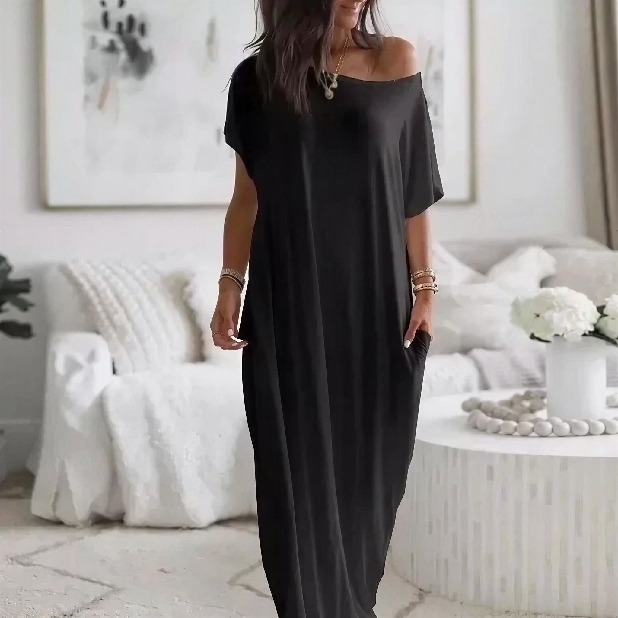 Vestido Longo Daphne™ com Decote Amplo e Bolsos Laterais