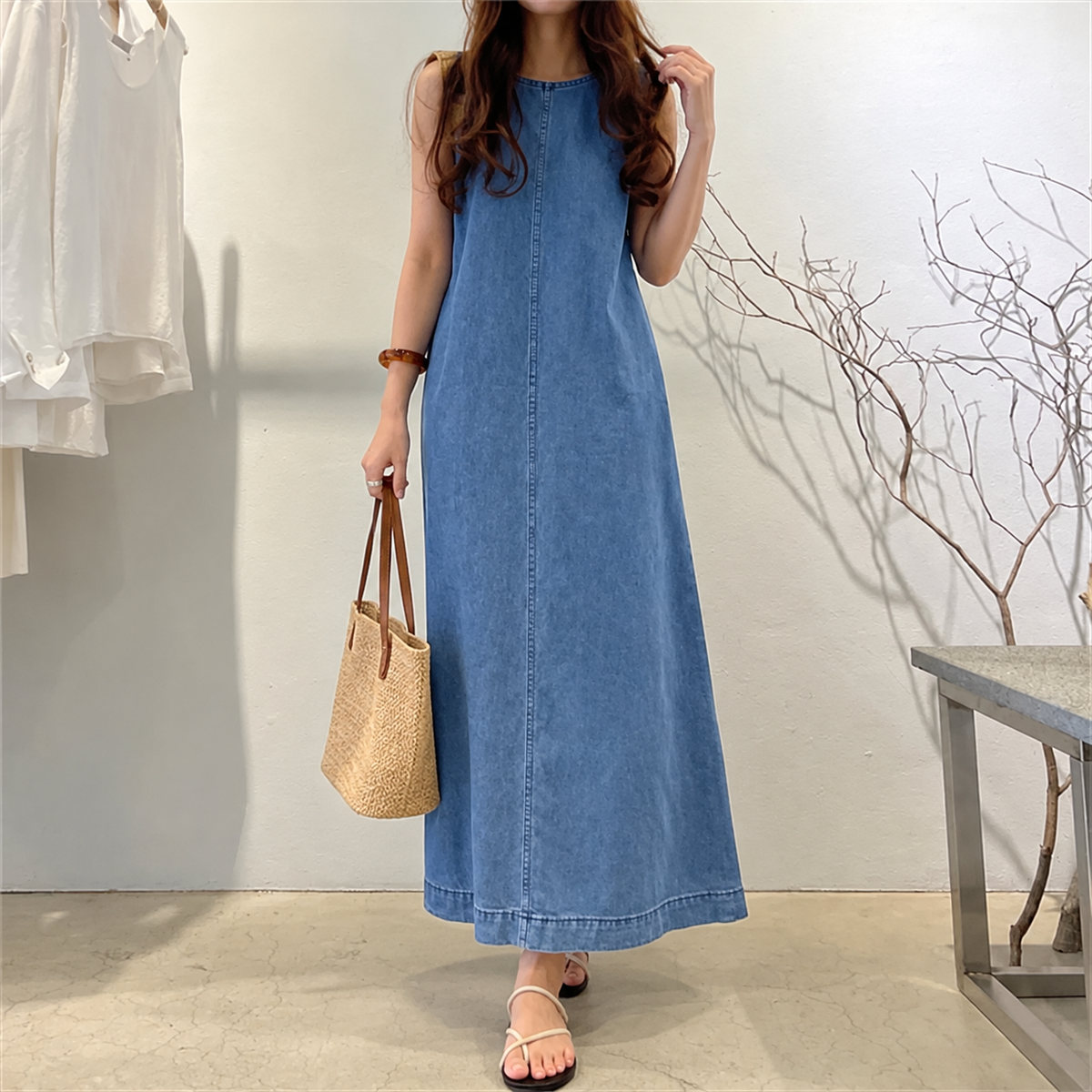 Vestido Jeans Maelina™ com Modelagem Ampla, Bolsos Laterais e Alças Largas / Um Visual Casual Que Une Charme e Praticidade