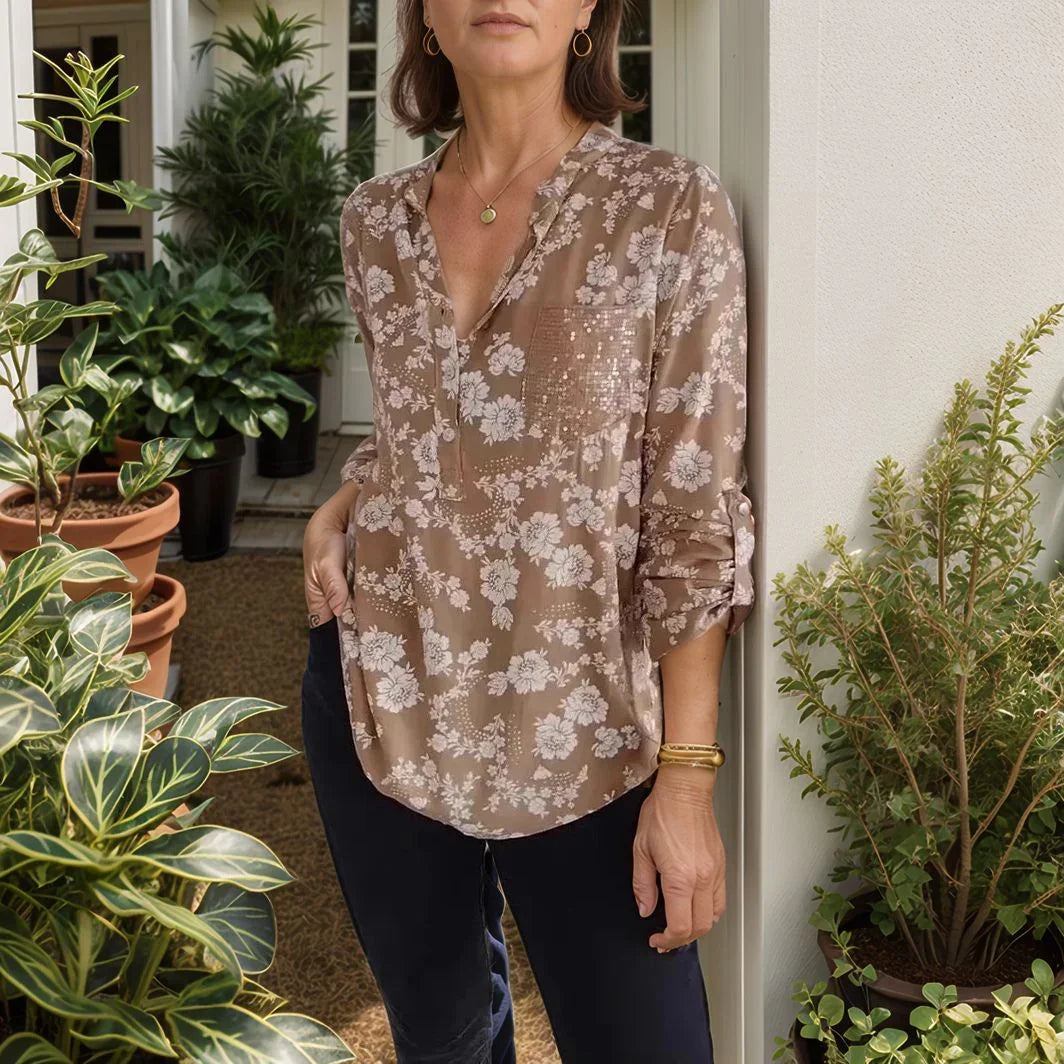 Camisa Maitê™ em Viscose Floral com Bolso Brilhante em Strass / O Toque de Charme que Toda Mulher Merece!