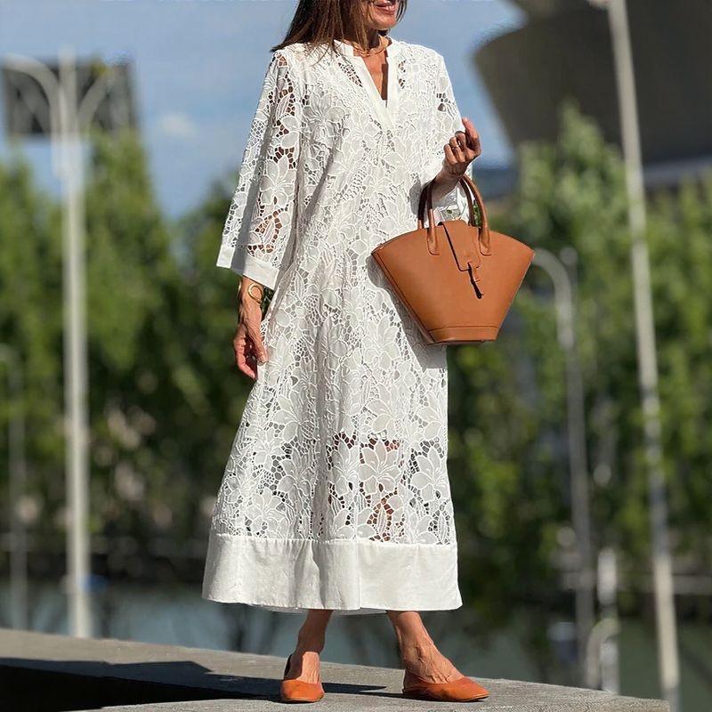 Vestido Miguelita™ em Renda Floral Vazado com Estilo Minimalista / Elegância Atemporal para Momentos Sofisticados!