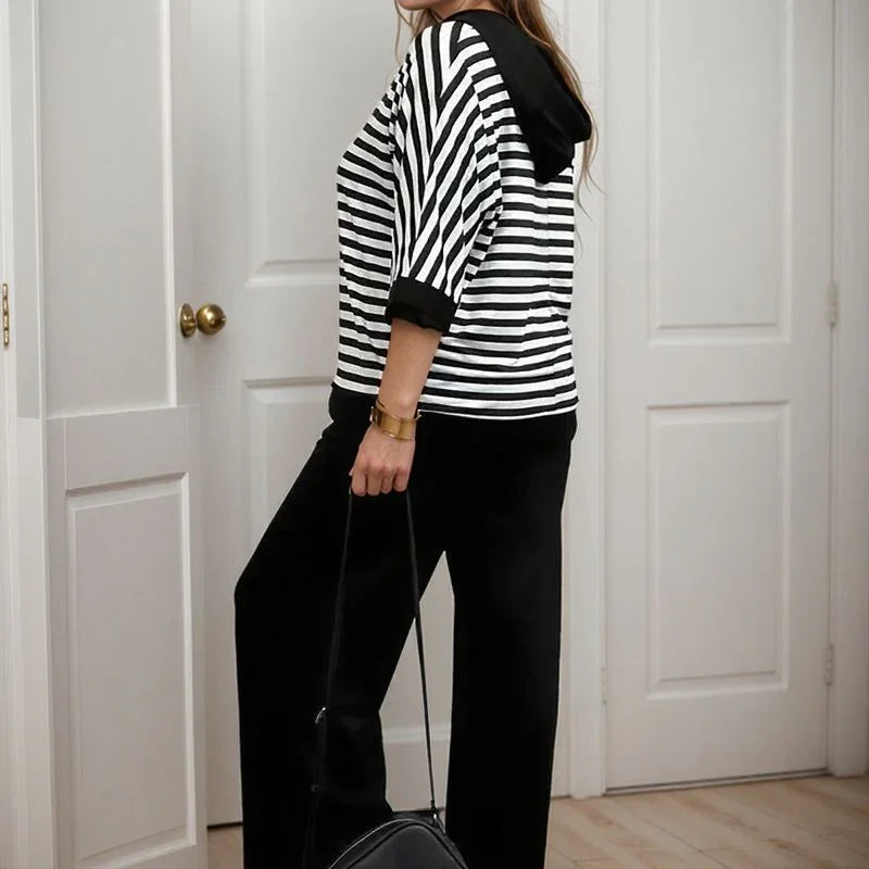 Conjunto Marine™ de Blusa Listrada e Calça Solta em Moletom com Toque Sedoso / O Look que Une Elegância, Conforto e Estilo Urbano!