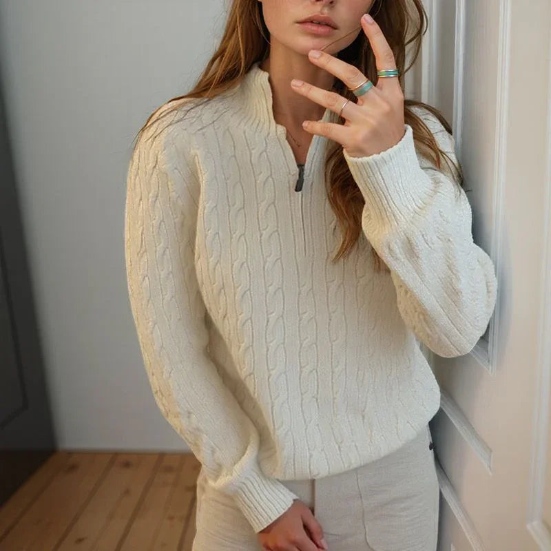 Blusa Mathilde™ em Tricô Trançado com Gola Alta  / A Peça-Coringa para Looks de Inverno com Presença!