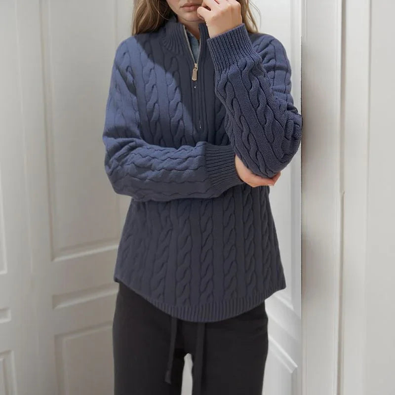 Blusa Mathilde™ em Tricô Trançado com Gola Alta  / A Peça-Coringa para Looks de Inverno com Presença!