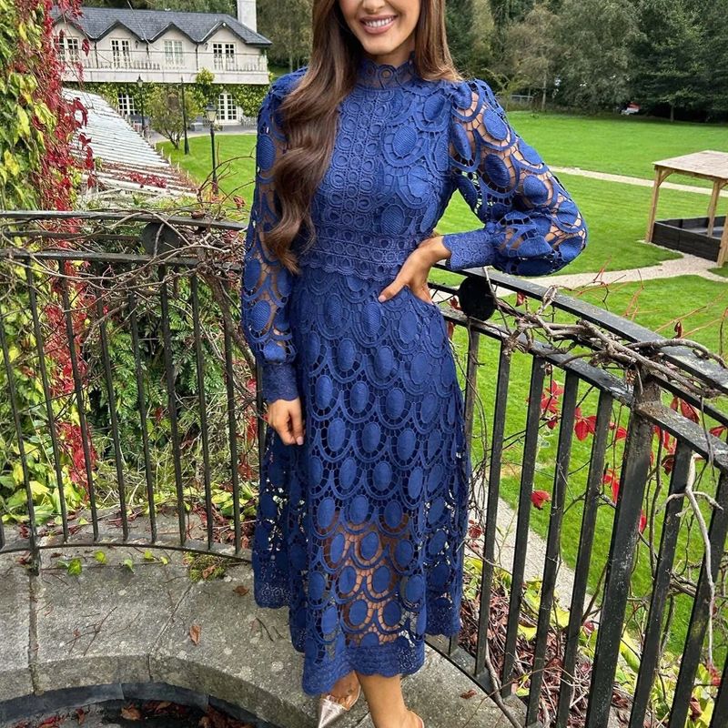 Vestido Leonora™ Em Renda Artesanal com Acabamento Delicado / Delicadeza Luxuosa com Postura e Classe!