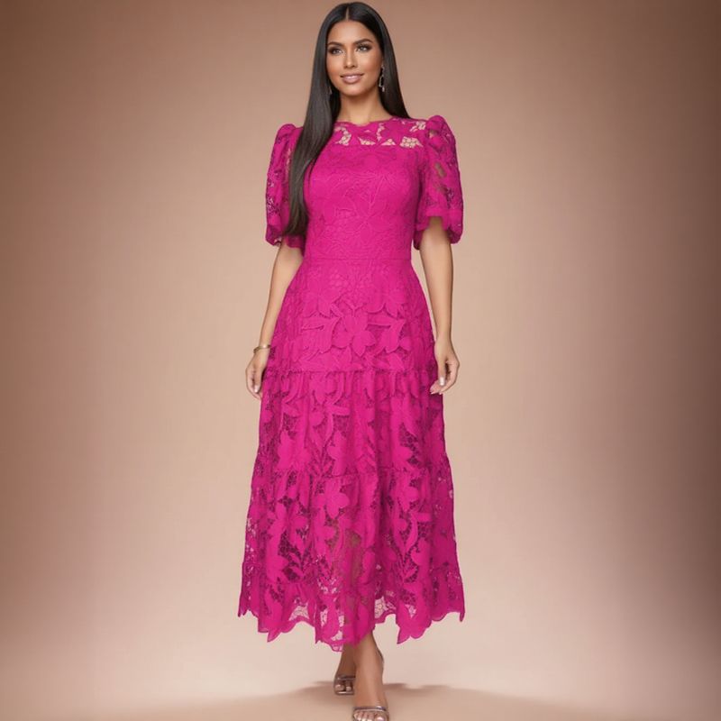 Vestido Duquesa™ em Renda Floral Artesanal com Modelagem Acinturada / Postura, Delicadeza e Elegância em Cada Movimento!