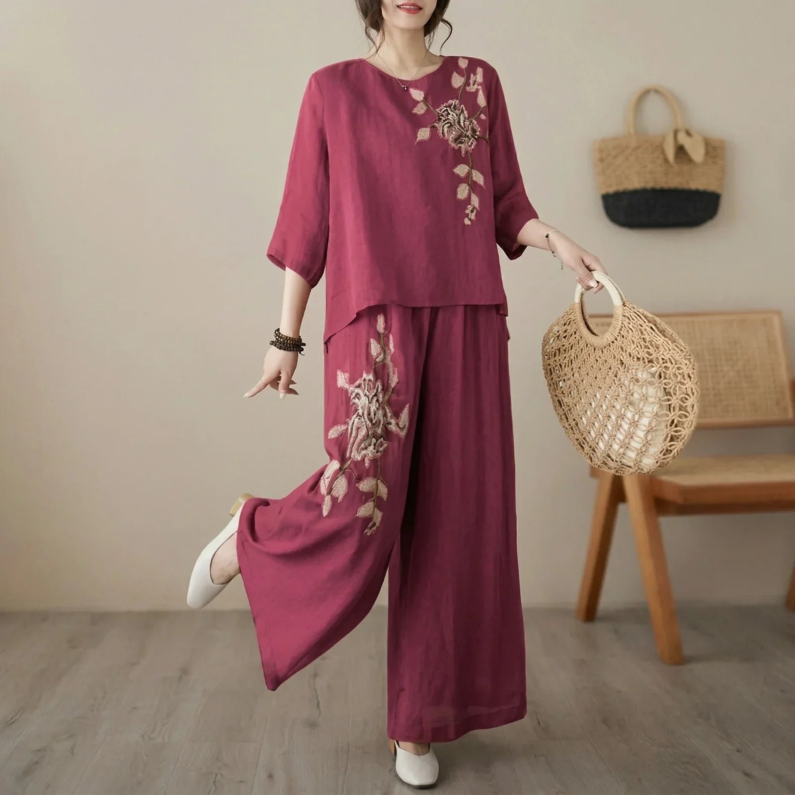 Conjunto Nicole™ em Linho de Algodão com Bordado Floral Delicado e Calça Pantalona
