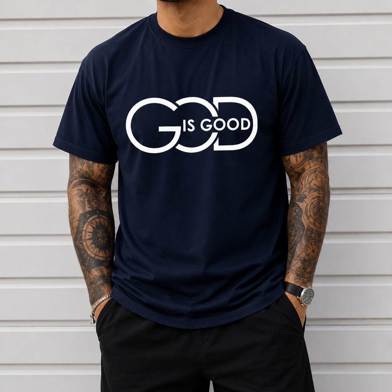 Camiseta Blaine™ com Estampa Tipográfica Frontal e Gola Redonda / Conforto Para Acompanhar Sua Rotina