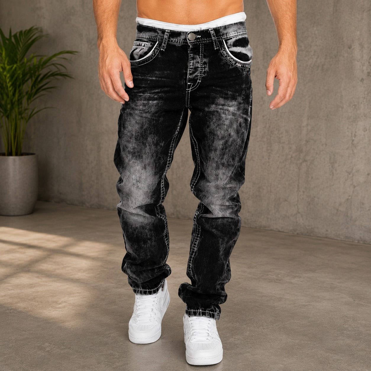 Calça Jeans Varen™ com Lavagem Estonada e Corte Reto / Fácil De Combinar Em Produções Casuais.