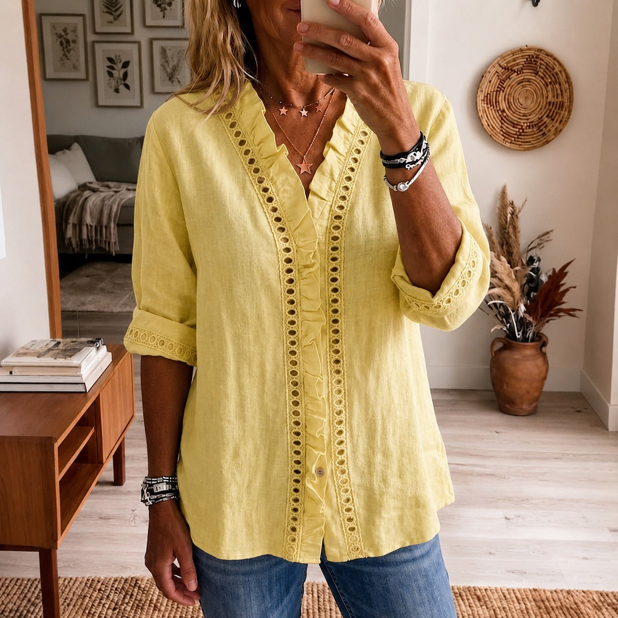 Blusa Lucena™ em Linho com Renda Vazada e Babados Delicados / Delicadeza que Transforma Produções Casuais