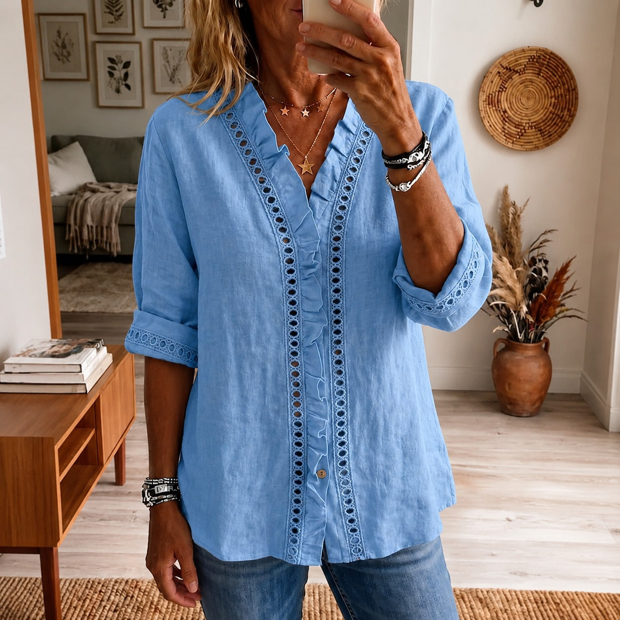Blusa Lucena™ em Linho com Renda Vazada e Babados Delicados / Delicadeza que Transforma Produções Casuais
