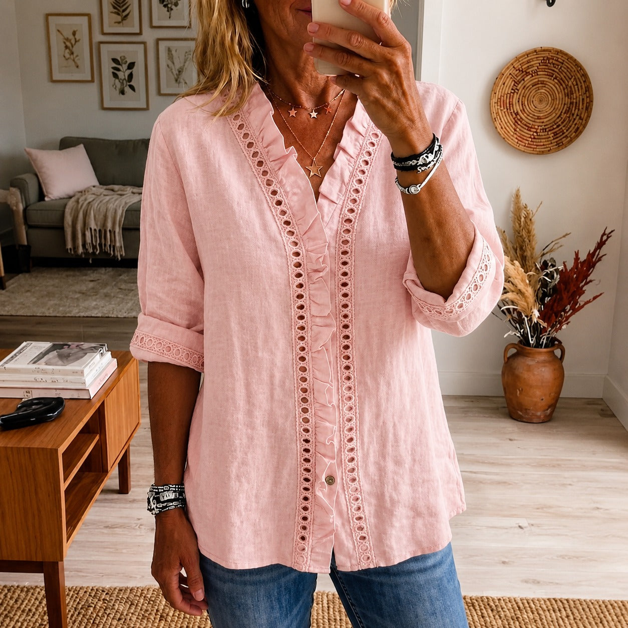Blusa Lucena™ em Linho com Renda Vazada e Babados Delicados / Delicadeza que Transforma Produções Casuais