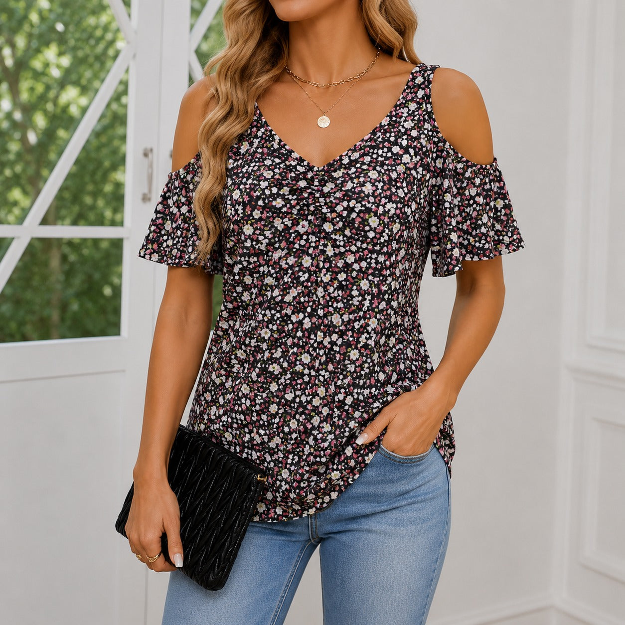 Blusa Eloá™ com Ombros Vazados, Decote V e Mangas com Babados