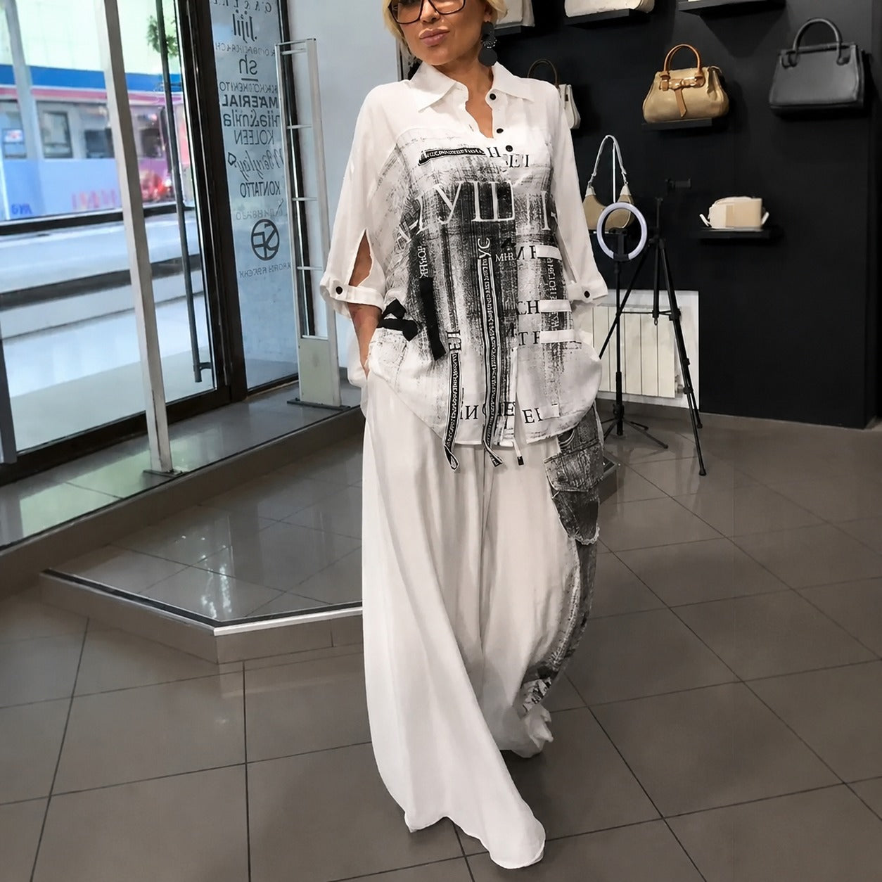 Conjunto Ivete™ com Camisa Estampada de Mangas Vazadas e Calça Pantalona / Uma Escolha Autêntica para Ocasiões Casuais