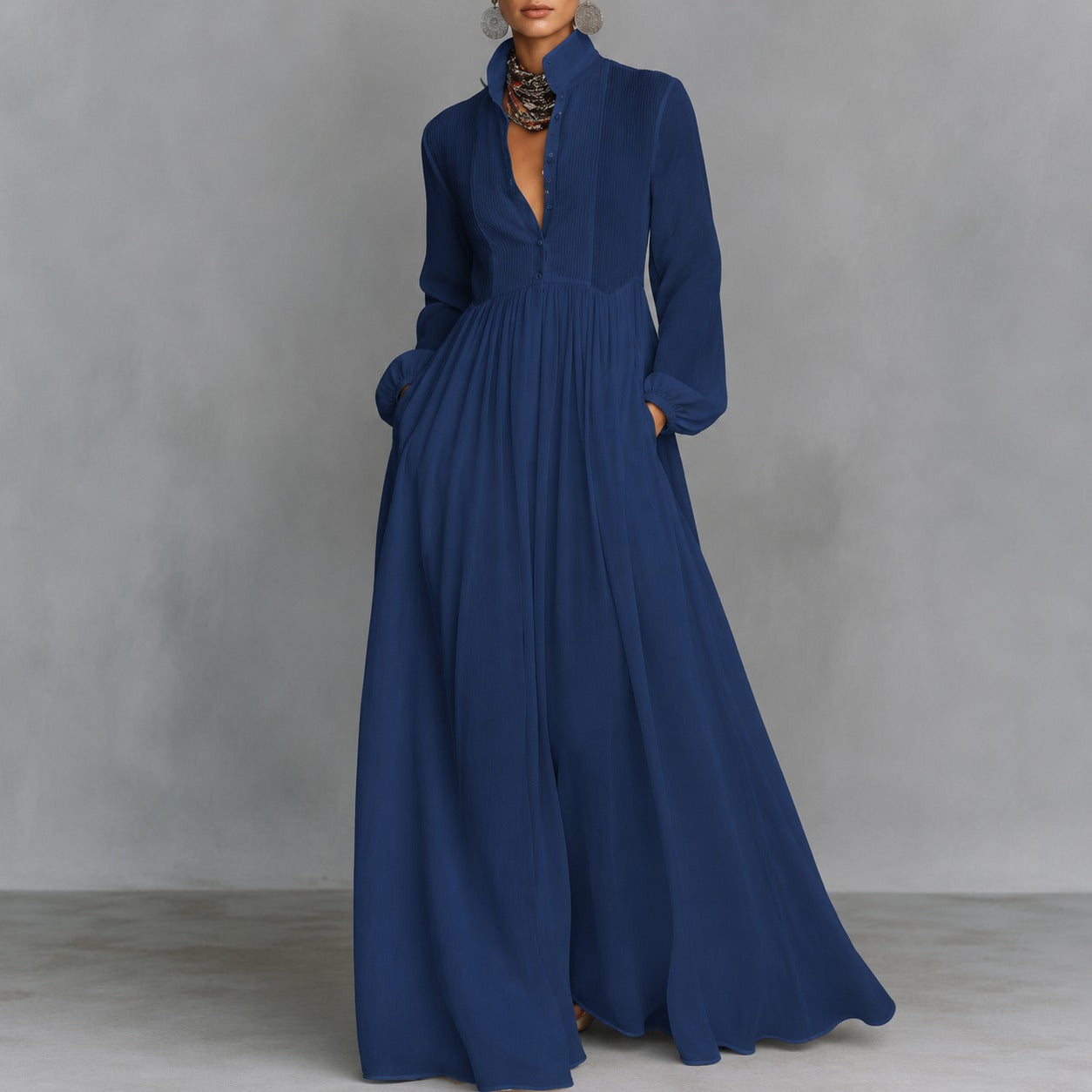 Vestido Loreta™ com Textura Plissada, Gola Alta e Saia Fluida / Silhueta Alongada Com Leveza e Elegância