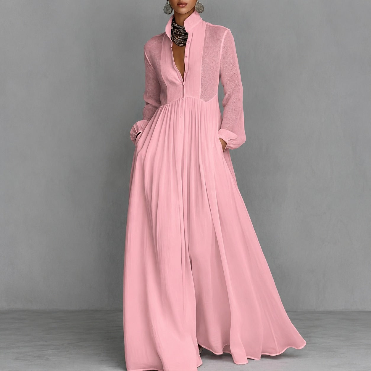 Vestido Loreta™ com Textura Plissada, Gola Alta e Saia Fluida / Silhueta Alongada Com Leveza e Elegância