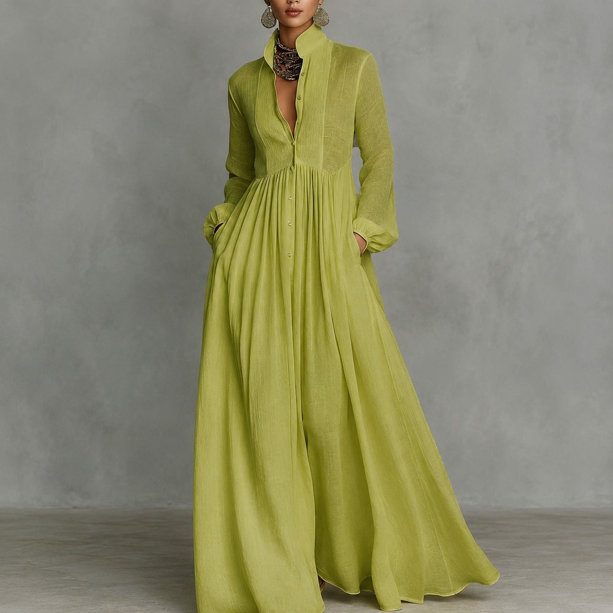 Vestido Loreta™ com Textura Plissada, Gola Alta e Saia Fluida / Silhueta Alongada Com Leveza e Elegância