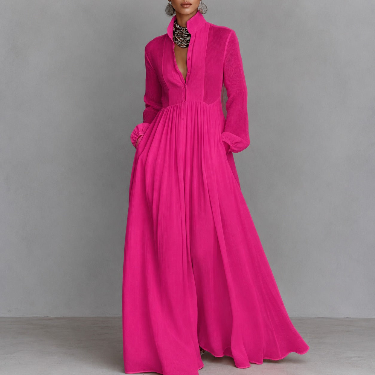 Vestido Loreta™ com Textura Plissada, Gola Alta e Saia Fluida / Silhueta Alongada Com Leveza e Elegância