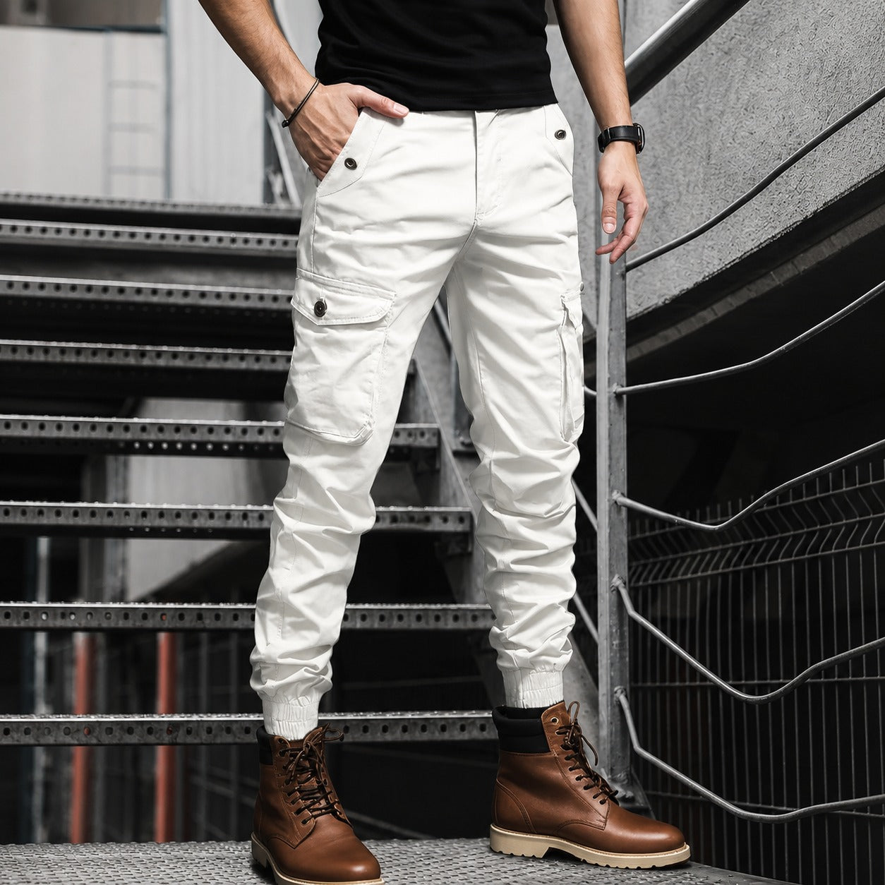 Calça Brennar™ com Bolsos Cargo e Modelagem Jogger / Praticidade Para Acompanhar a Rotina.