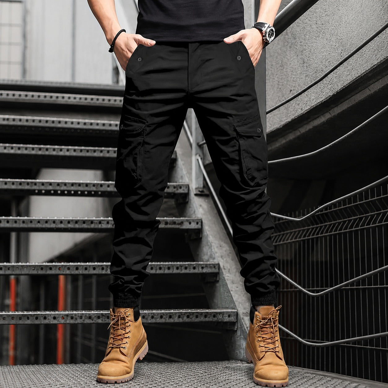 Calça Brennar™ com Bolsos Cargo e Modelagem Jogger / Praticidade Para Acompanhar a Rotina.