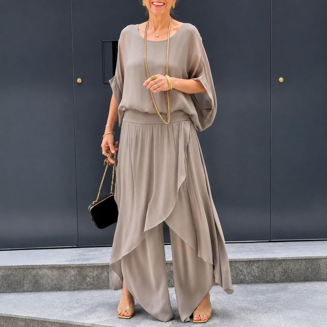 Conjunto Elisse™ com Blusa de Mangas Morcego e Calça Pantalona com Sobreposição