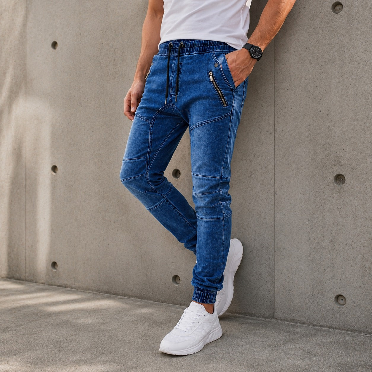 Calça Jeans Bastian™ com Cós Ajustável e Bolsos com Zíper  / O Jeans Certo Para Produções Modernas.