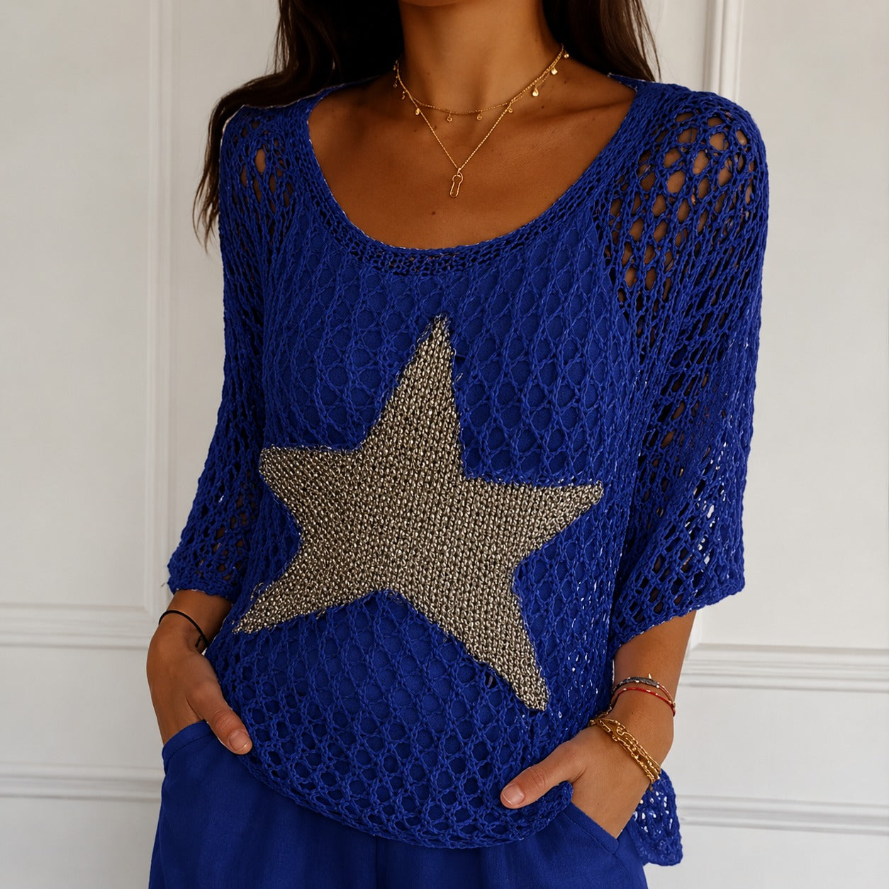 Suéter Estrela™ em Tricô Vazado com Estampa de Estrela e Modelagem Ampla / Textura e Personalidade para Produções Leves e Descontraídas.