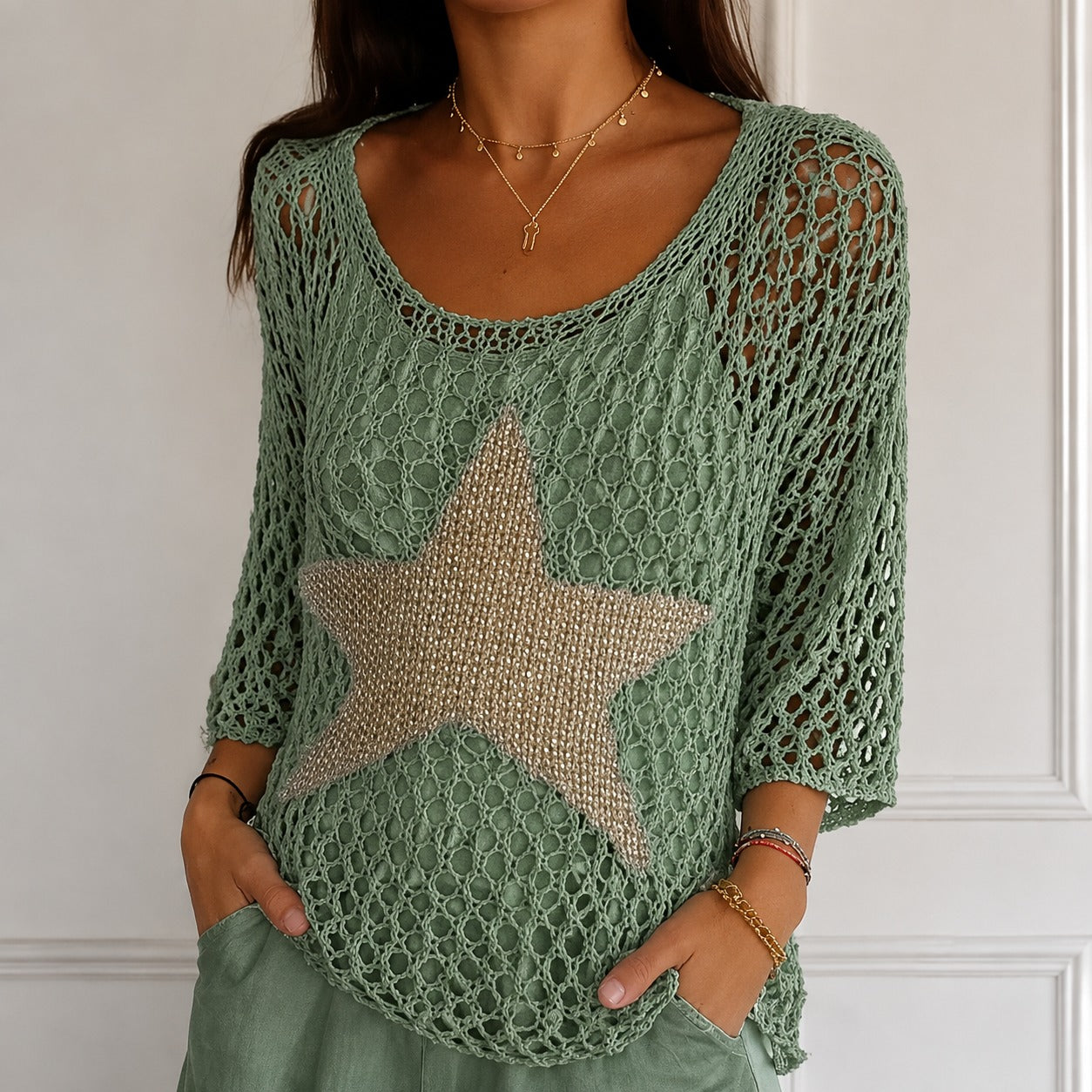Suéter Estrela™ em Tricô Vazado com Estampa de Estrela e Modelagem Ampla / Textura e Personalidade para Produções Leves e Descontraídas.
