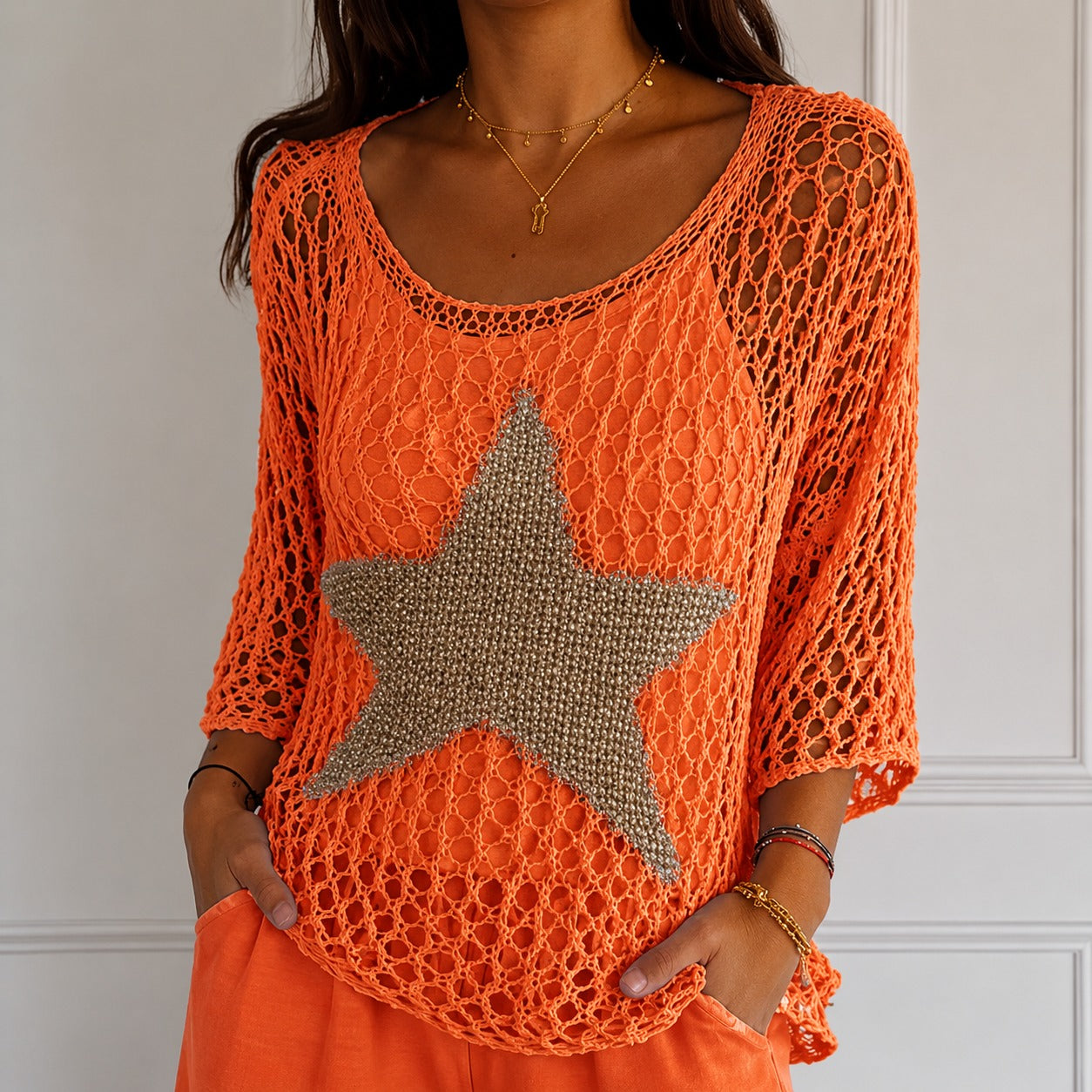 Suéter Estrela™ em Tricô Vazado com Estampa de Estrela e Modelagem Ampla / Textura e Personalidade para Produções Leves e Descontraídas.
