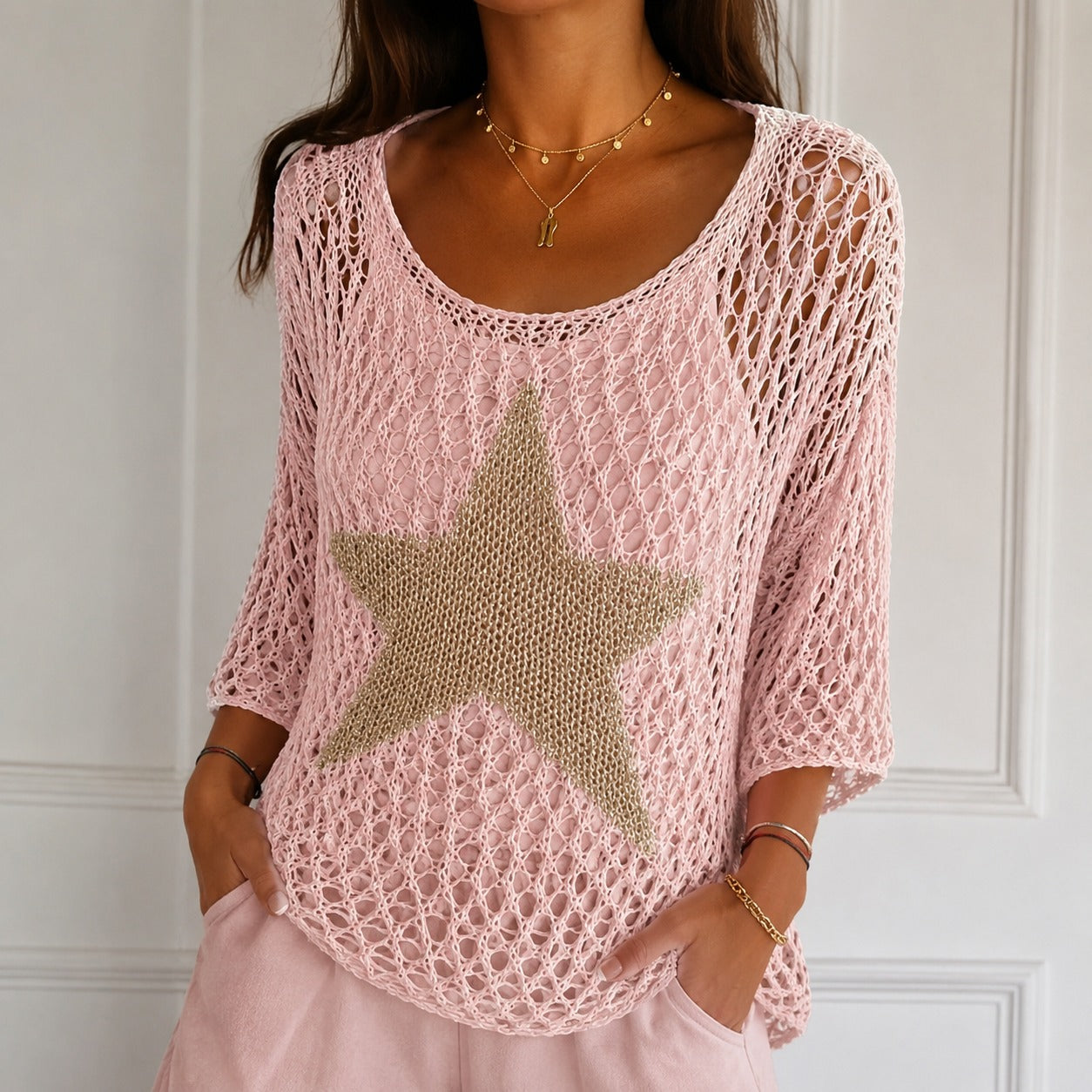 Suéter Estrela™ em Tricô Vazado com Estampa de Estrela e Modelagem Ampla / Textura e Personalidade para Produções Leves e Descontraídas.