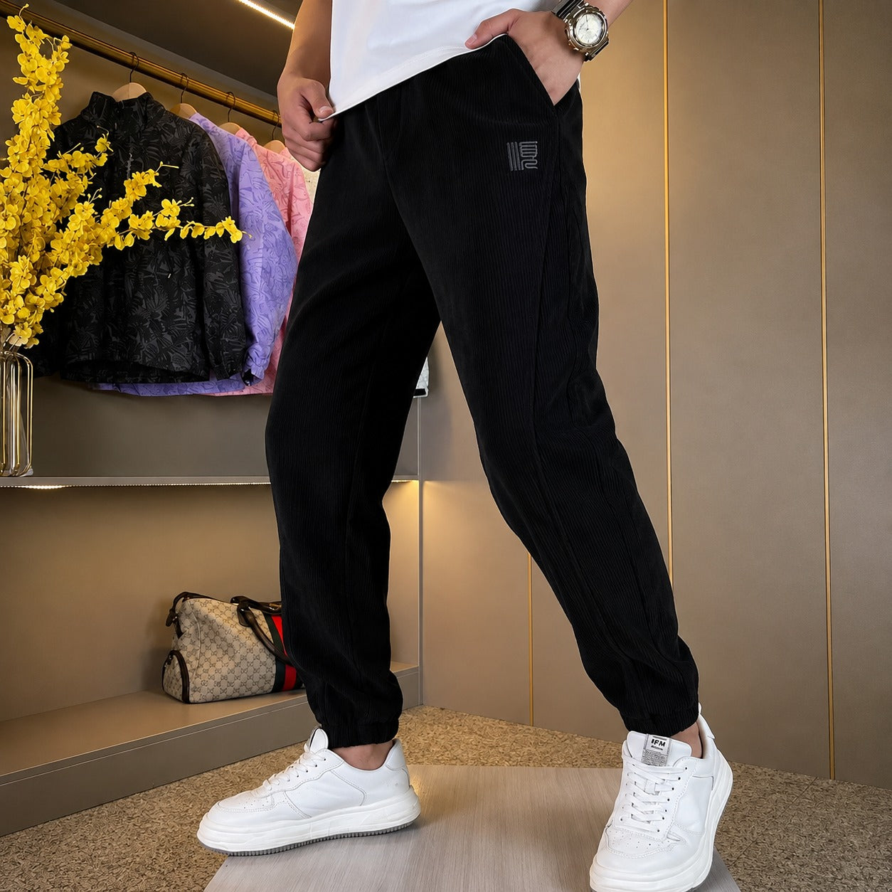 Calça Cedric™ com Textura Canelada e Modelagem Jogger  / Conforto e Ajuste Prático Para Acompanhar a Rotina.