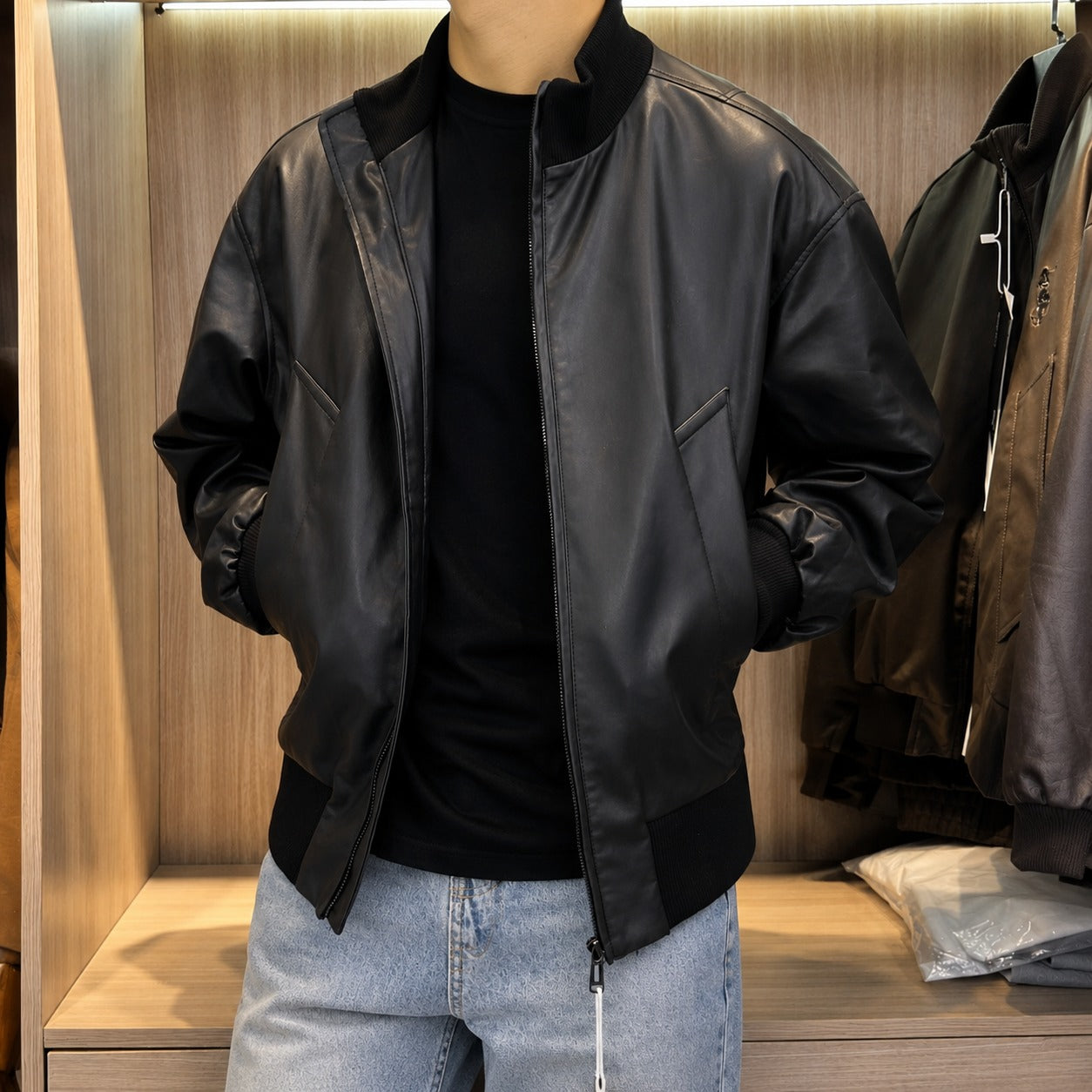 Jaqueta Ronan™ com Modelagem Bomber e Gola Canelada