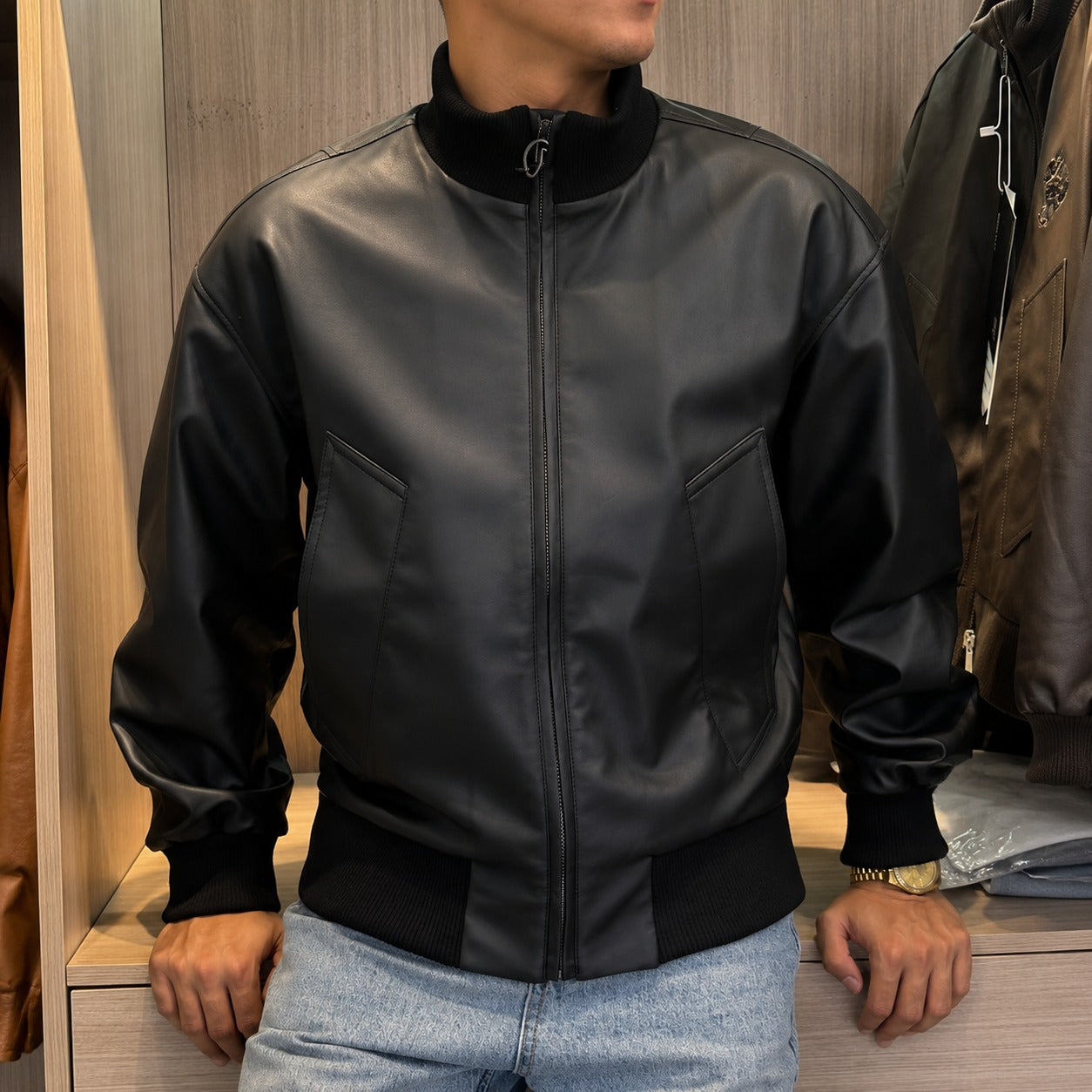 Jaqueta Bomber Ronan™ em Couro com Gola e Punhos Canelados / O Coringa Urbano Que Eleva Qualquer Look