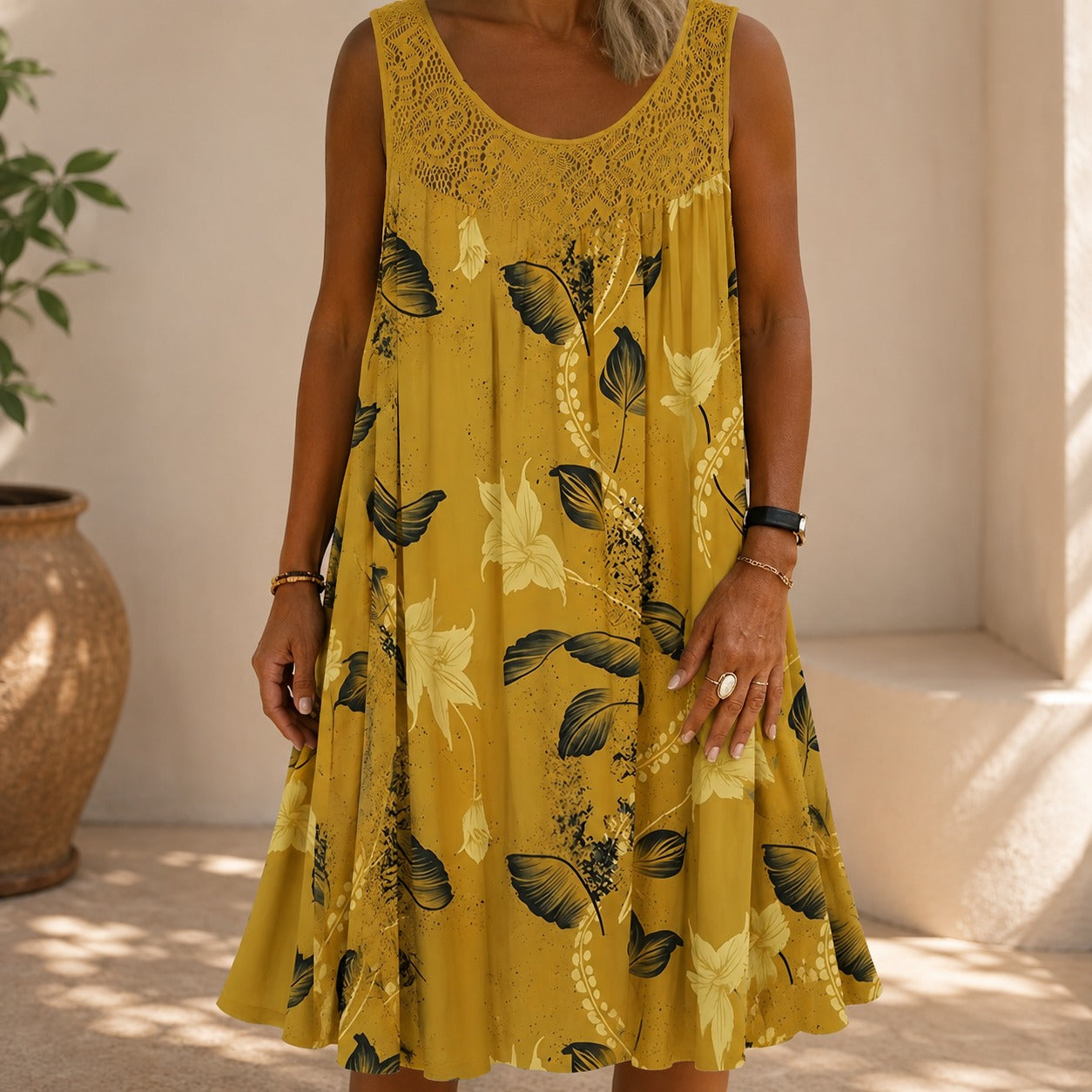 Vestido Salina™ com Renda no Colo, Estampa Floral e Modelagem Ampla / Delicadeza e Movimento para um Visual Leve e Feminino.