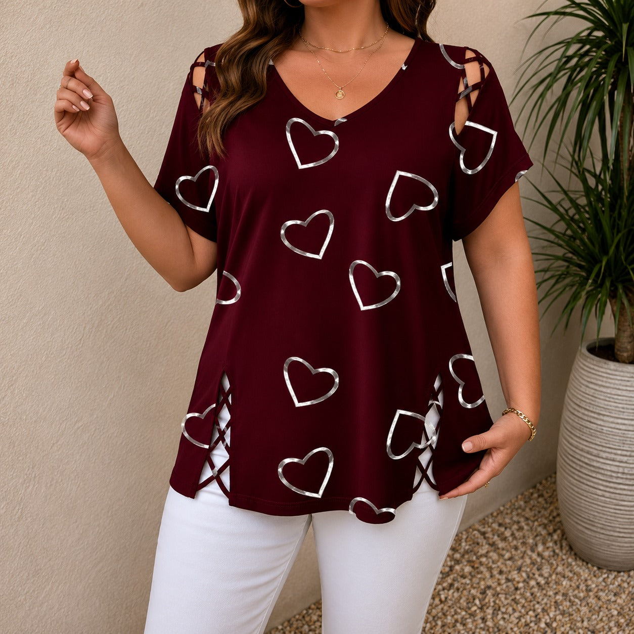 Blusa Paola™ com Mangas Vazadas e Estampa de Corações / Um Toque Romântico no Visual