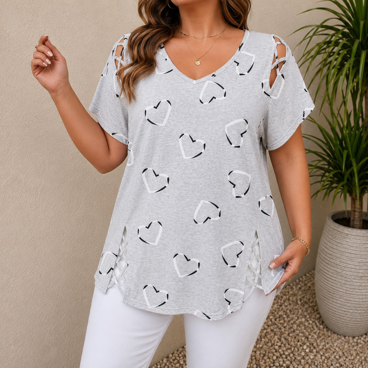 Blusa Paola™ com Mangas Vazadas e Estampa de Corações / Um Toque Romântico no Visual