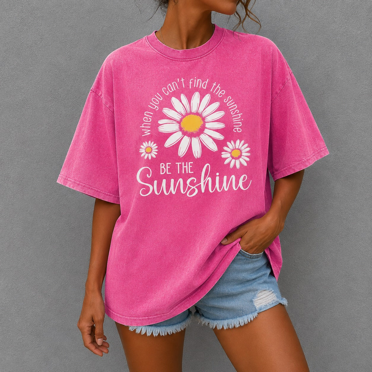 Camiseta Thaila™ em Algodão com Estampa de Margaridas, Lavagem Estonada e Gola Redonda