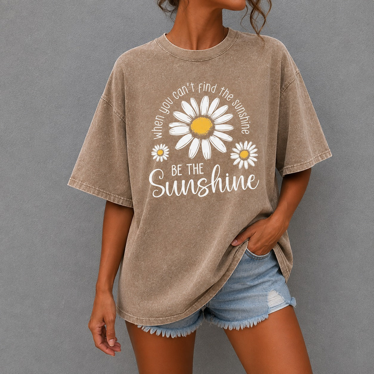 Camiseta Thaila™ em Algodão com Estampa de Margaridas, Lavagem Estonada e Gola Redonda