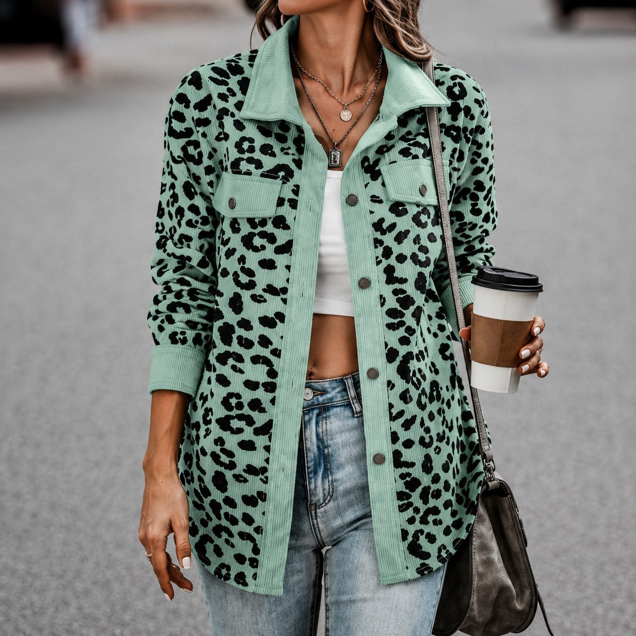 Jaqueta Carla™ com Estampa Animal Print, Textura Canelada e Botões Frontais