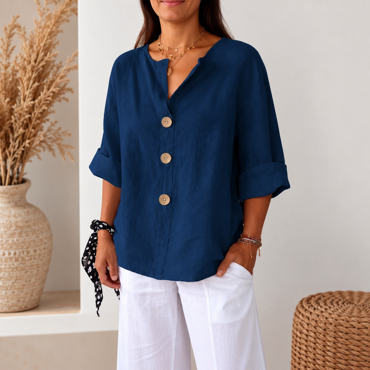 Blusa Avelora™ com Modelagem Solta, Botões Frontais e Caimento Leve